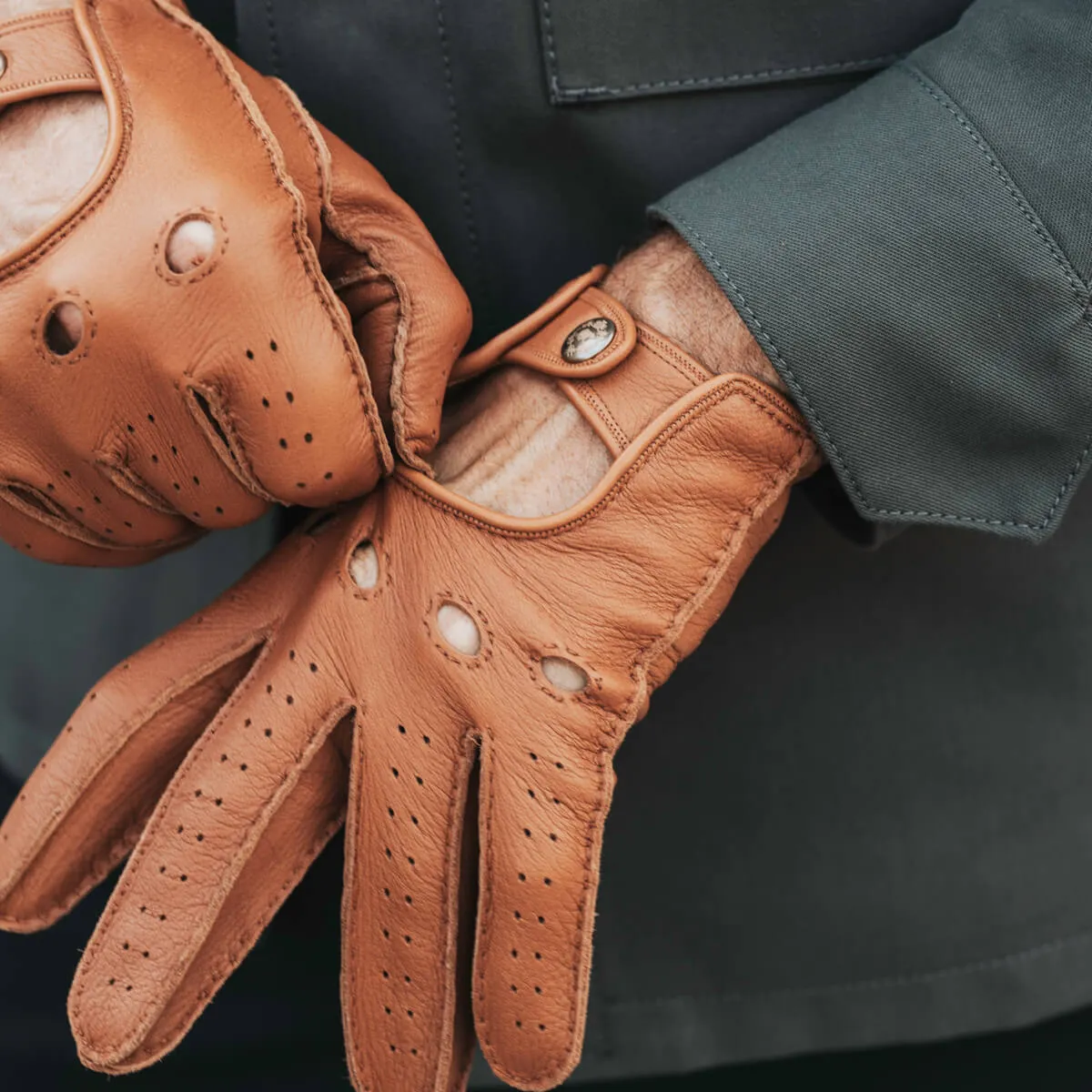 Leonardo (brown) - Italian driving gloves made of American deerskin leather