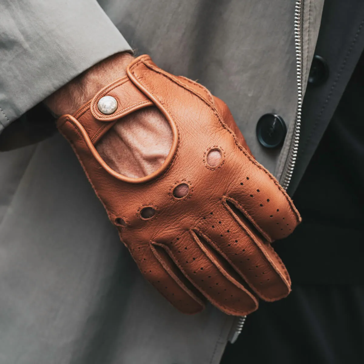 Leonardo (brown) - Italian driving gloves made of American deerskin leather