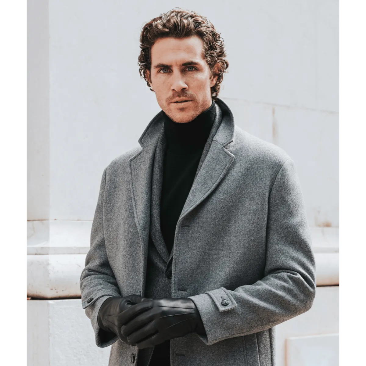 Marco (black) - Italian lambskin leather gloves with white rabbit fur lining