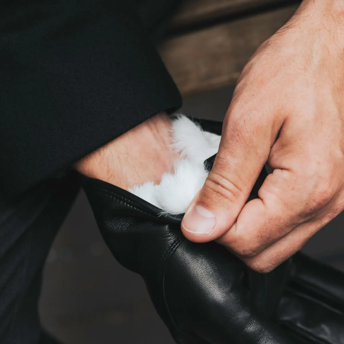 Marco (black) - Italian lambskin leather gloves with white rabbit fur lining