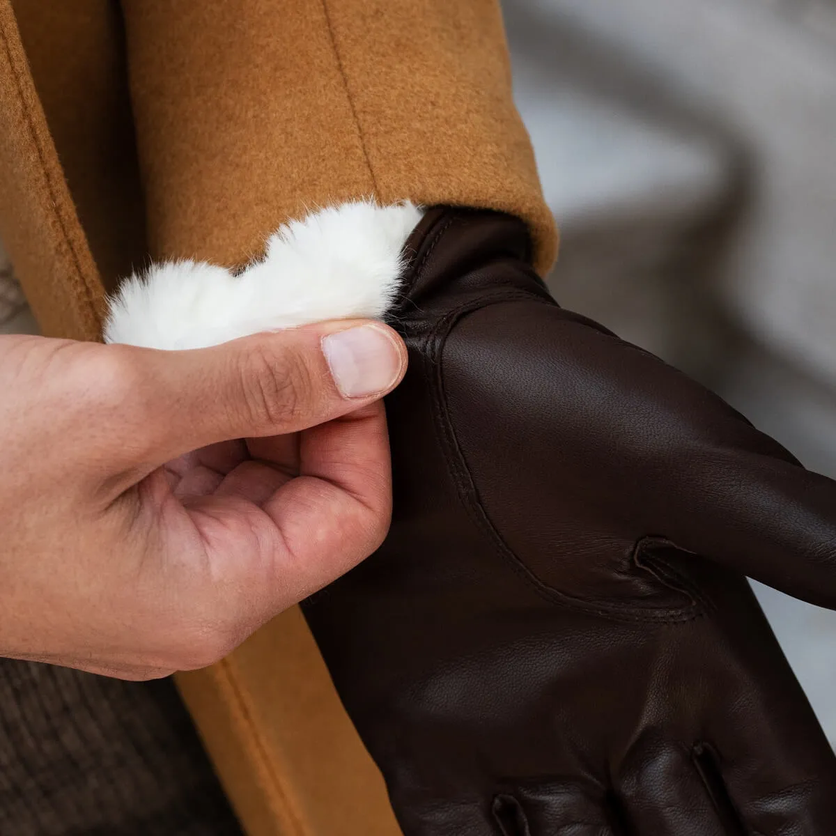 Marco (brown) - Italian lambskin leather gloves with white rabbit fur lining
