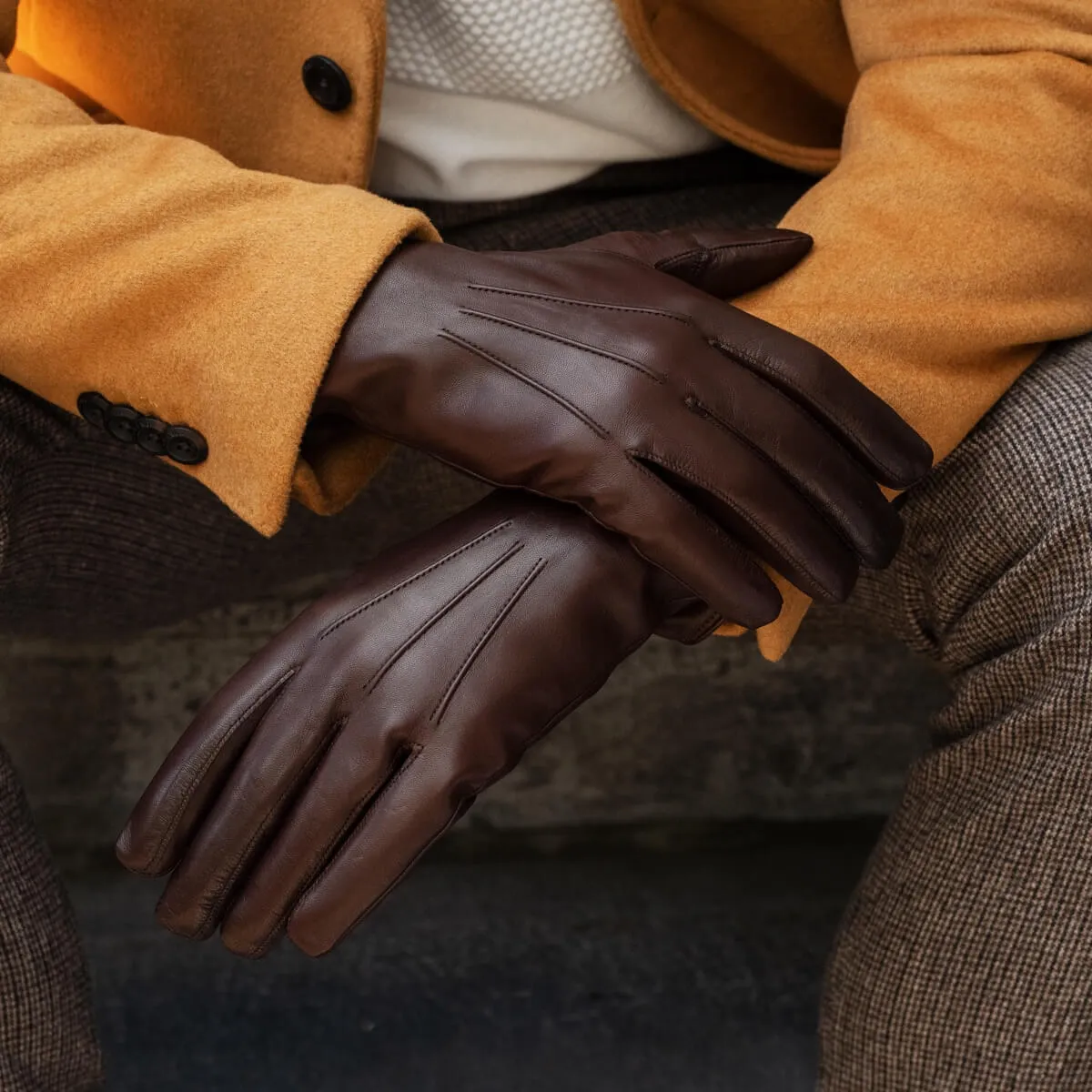 Marco (brown) - Italian lambskin leather gloves with white rabbit fur lining