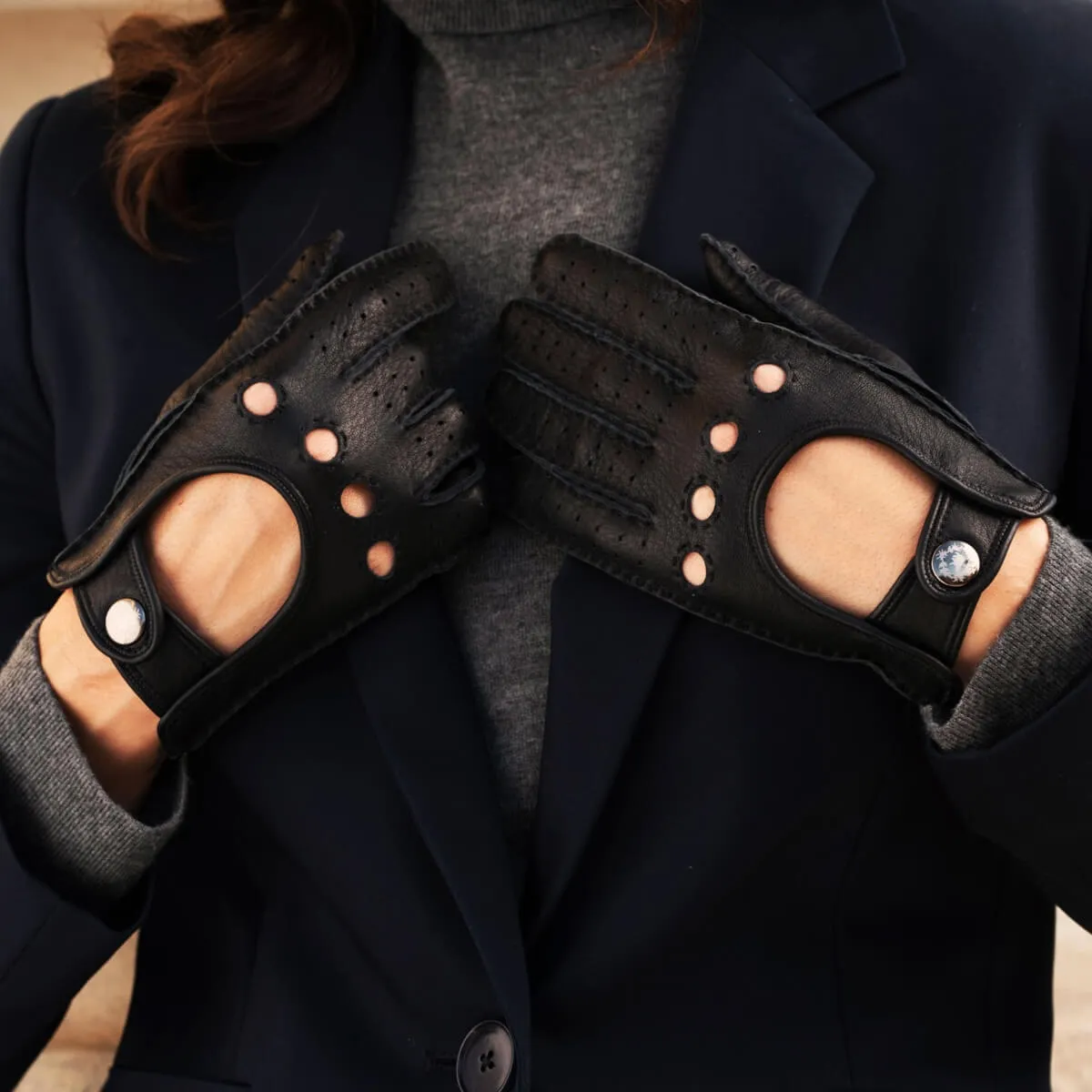 Maria (black) - Italian driving gloves made of American deerskin leather