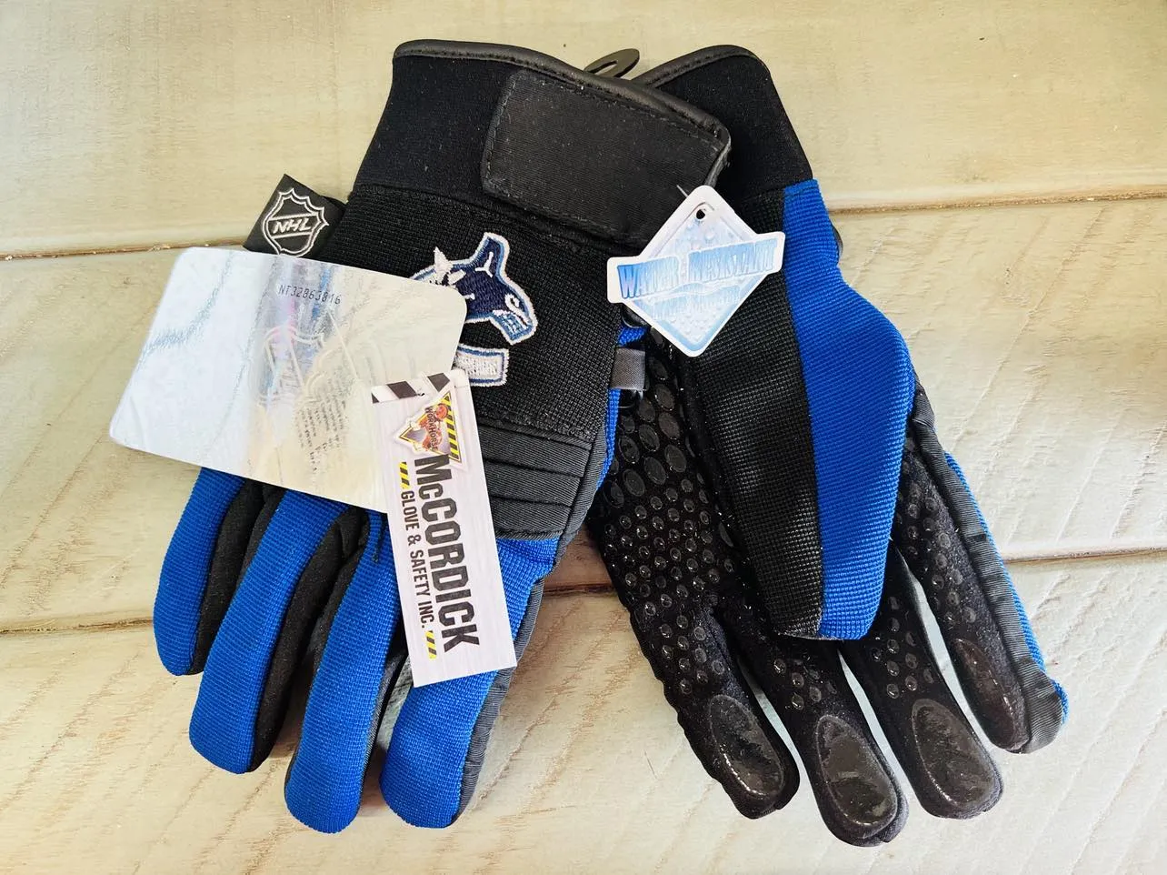 New MCCordick NHL Safety GlovesAdult Large NHL