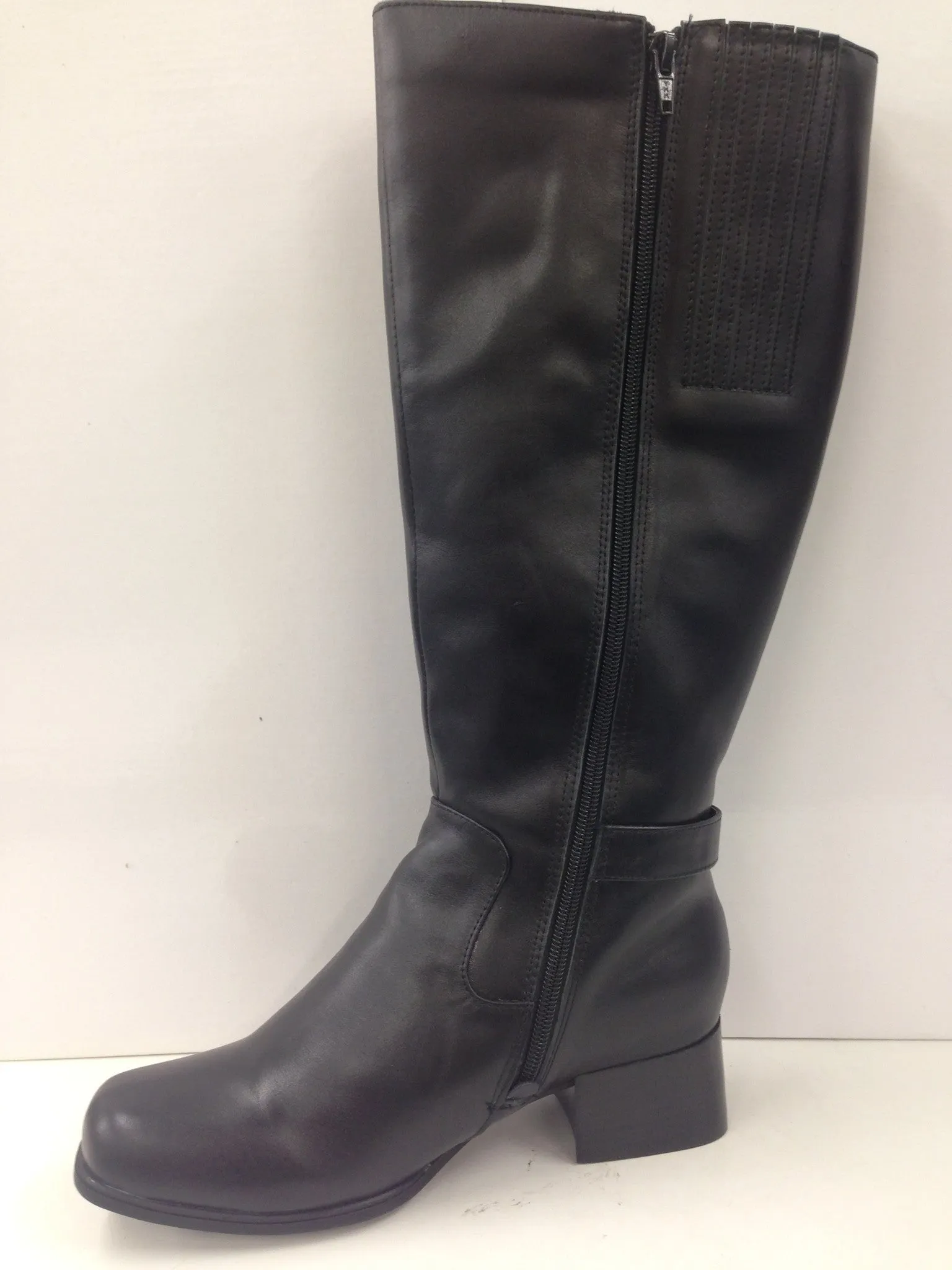 Peerage LB7023