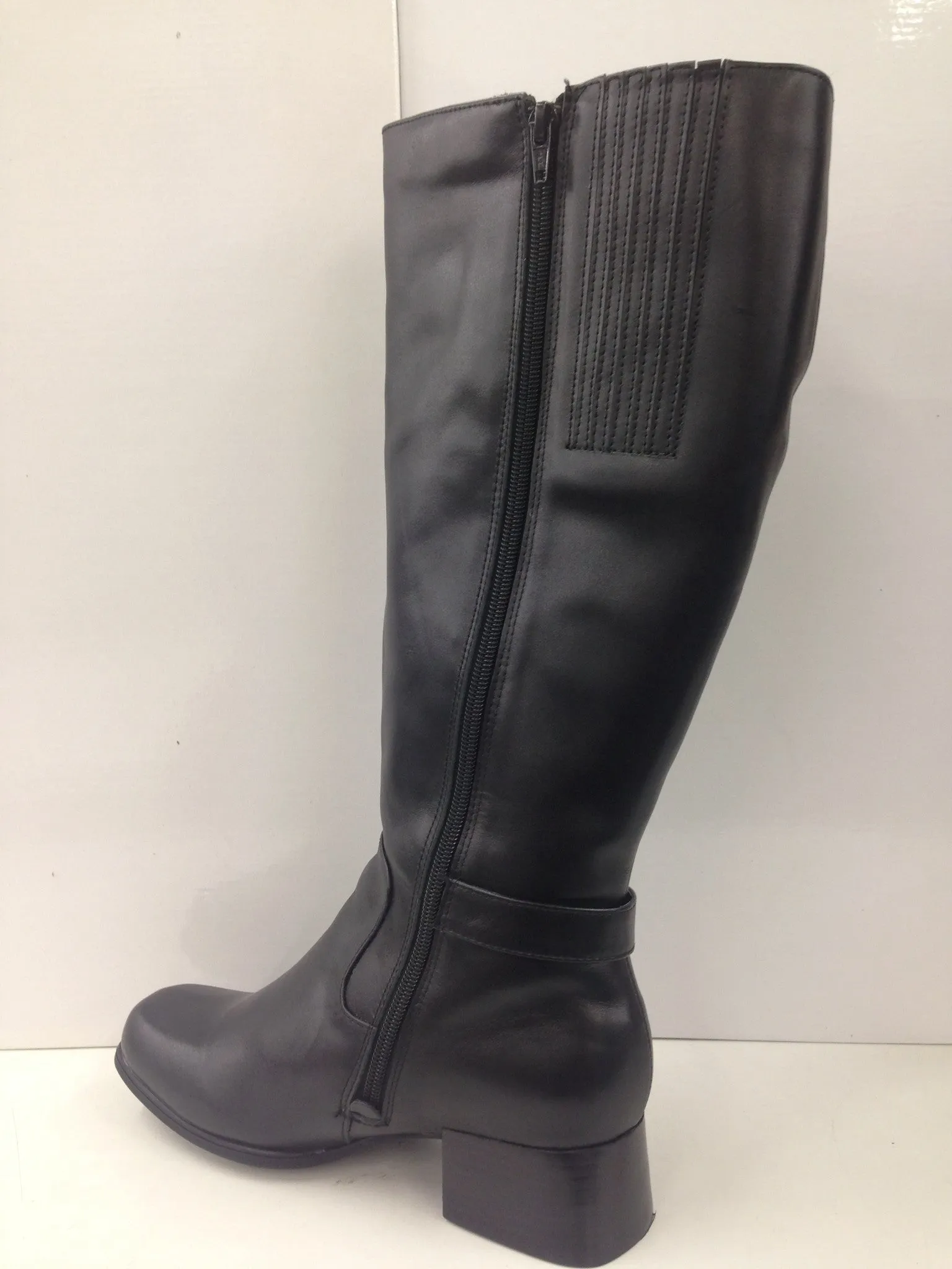Peerage LB7023