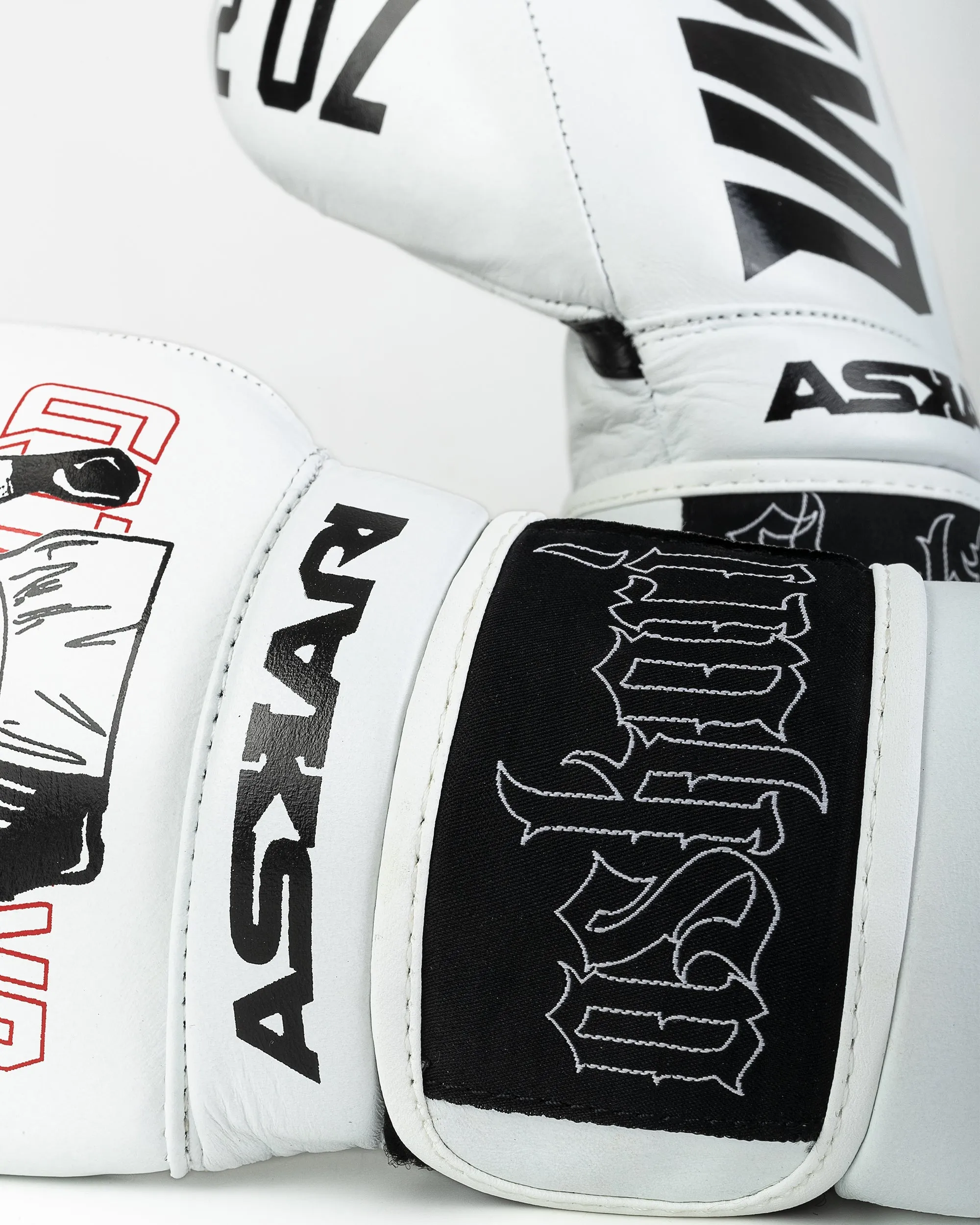 "UNRIVALED" BOXING GLOVES