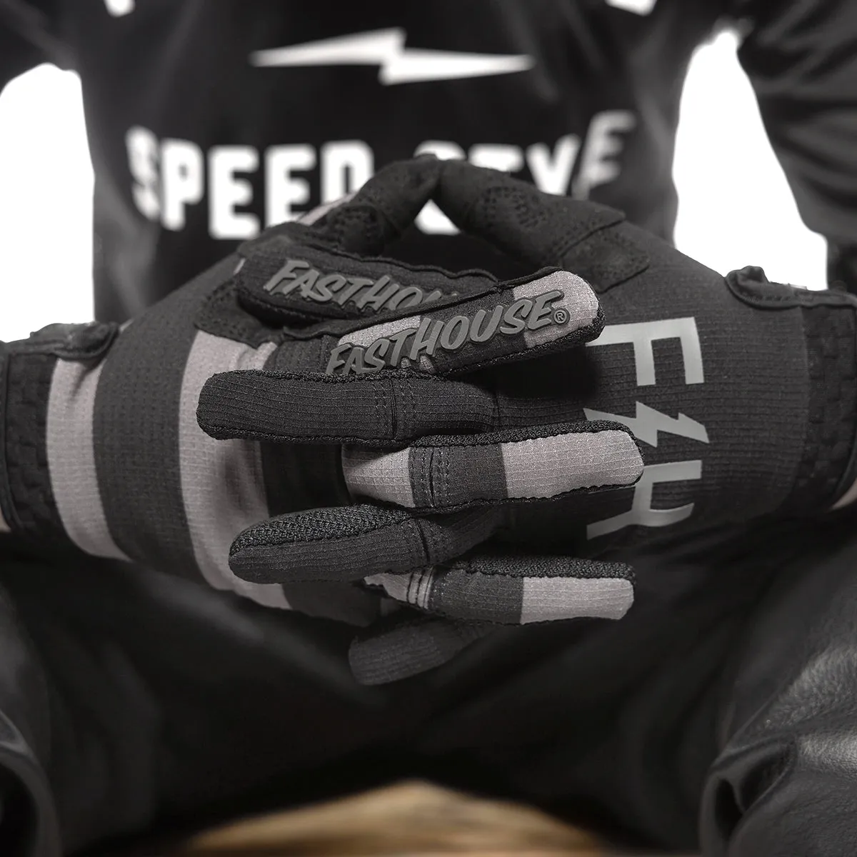 Speed Style Akin Youth Glove - Black/Gray