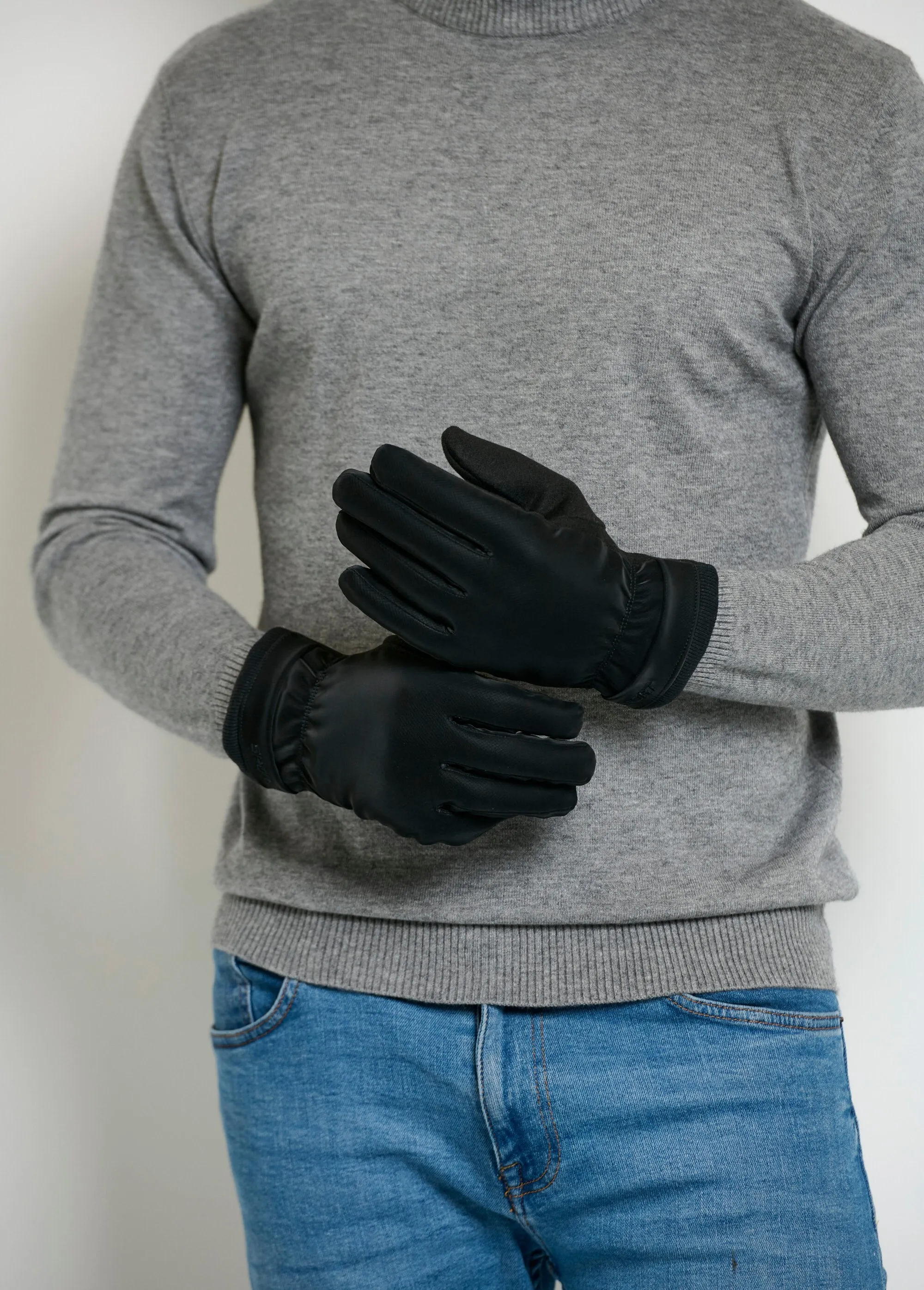 Warm fleece-lined touchscreen gloves